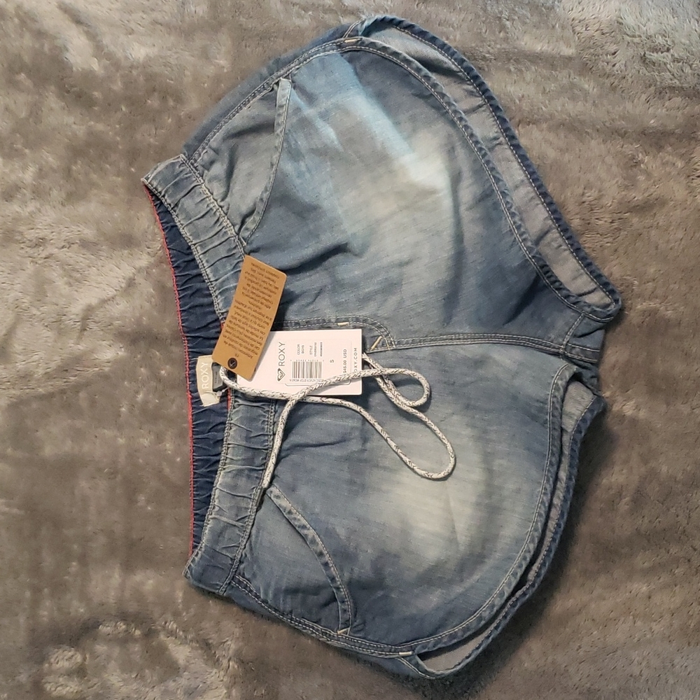 NWT Roxy denim shorts size small